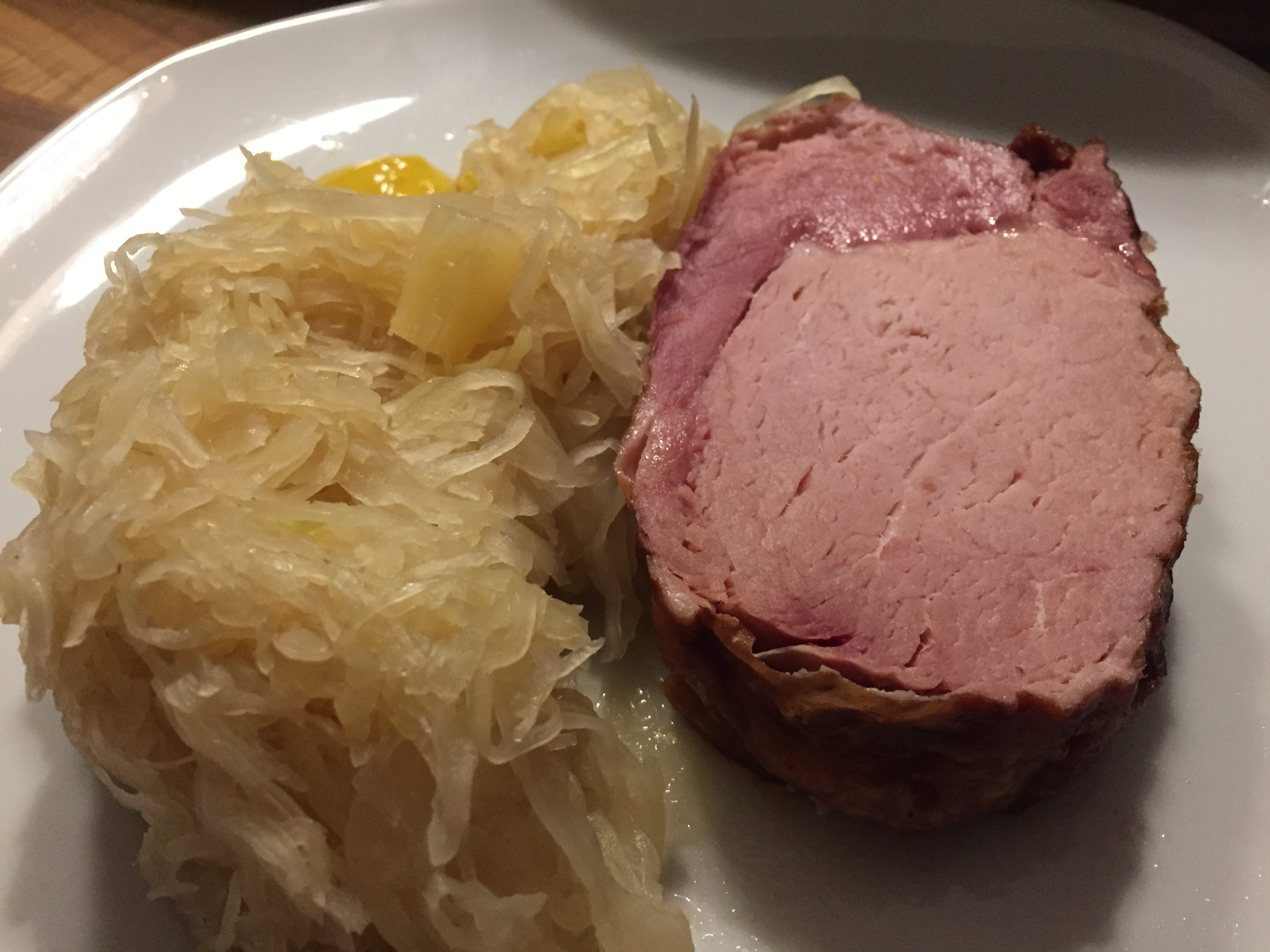 Rezept für Kasseler mit Ananas-Sauerkraut